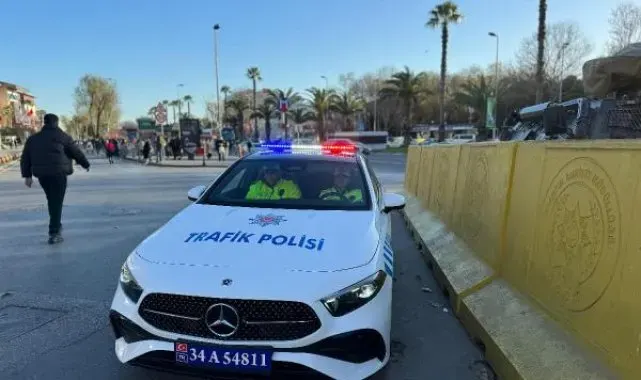 Suç örgütlerinden el konularak polise verilen araçlar İstanbul sokaklarında - 1