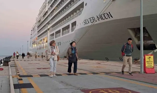 Kuşadası'na yılın son gemisi geldi