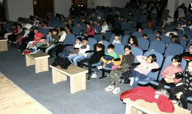 Körfez'de çocuklar sinemayla buluştu