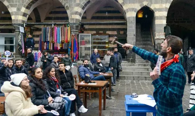 Tarihi Hasan Paşa Hanı'nda kitap mezadı