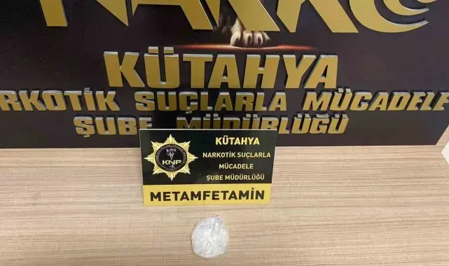 Kütahya'da kiraladığı araçta uyuşturucu bulunan sürücü tutuklandı