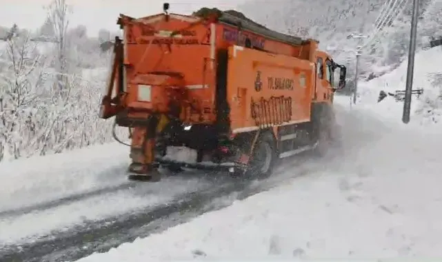 Artvin'de etkili olan kar yağışı ve heyelan nedeniyle 63 köy yolu ulaşıma kapandı