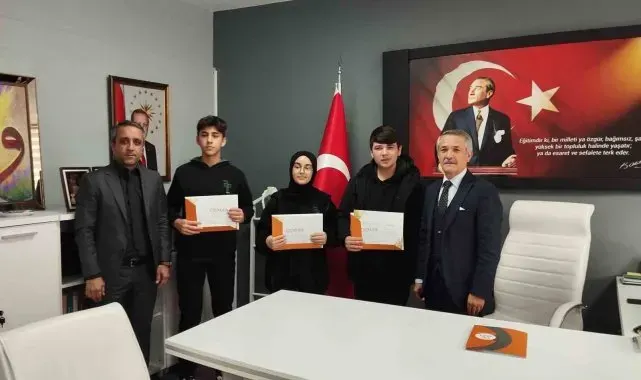 Başarılı öğrenciler ödüllendirildi