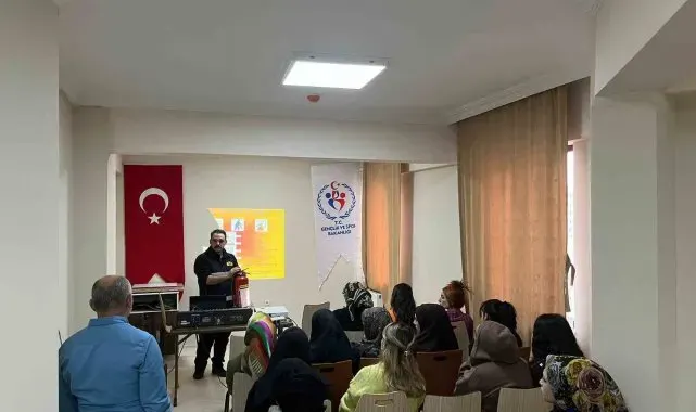 Kars'ta itfaiyeden yangın eğitimi ve tatbikatı