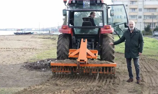Çiftlikköy'de hurdalardan kumsal temizlik aparatı yaptılar