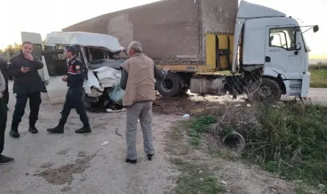 Osmaniye'de minibüs ile TIR çarpıştı: 2 ölü, 2 yaralı