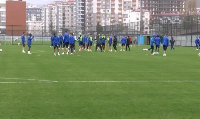 İlhan Palut: Oyuncularımı, o atmosferin dışına çıkarmak istedim