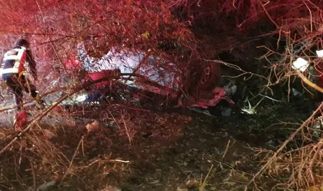 Burdur'da kontrolden çıkan otomobil takla atıp şarampole devrildi: 2 yaralı