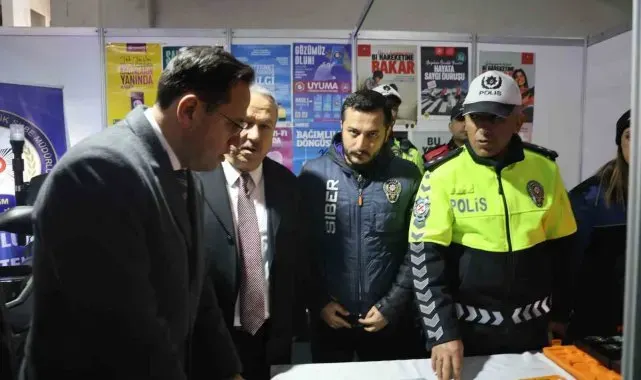 Polis standı ilgi odağı oldu