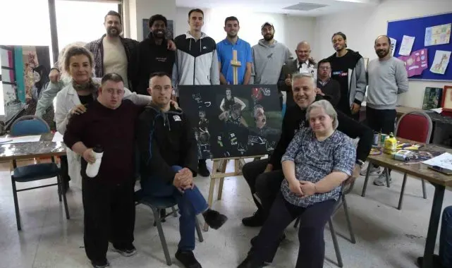 Özel bireyler, basketbolcularla doyasıya eğlendi