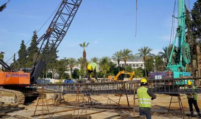 "Kuşadası'nın Kent Meydanı yükseliyor