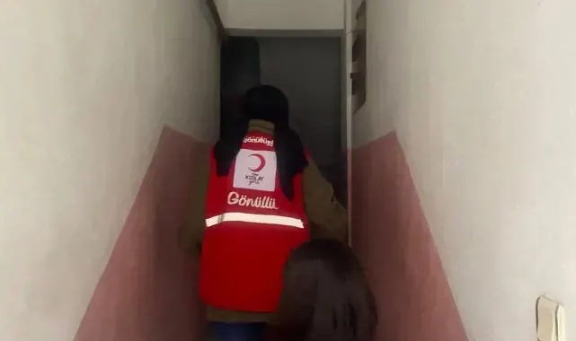 Kızılay Gönüllüleri her başvuruya koşuyor