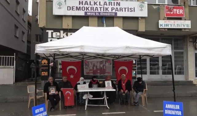 Muş'ta annelerin evlat nöbeti devam ediyor
