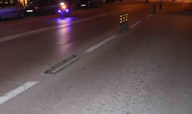 Yol ayırım dubaları sorumsuz sürücülerin hedefi oldu