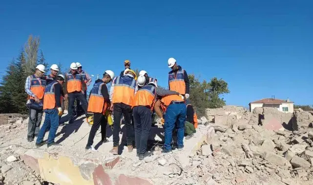 Niğde'de üniversite koruma ve güvenlik görevlilerine "AFAD Gönüllüsü" eğitimi verildi