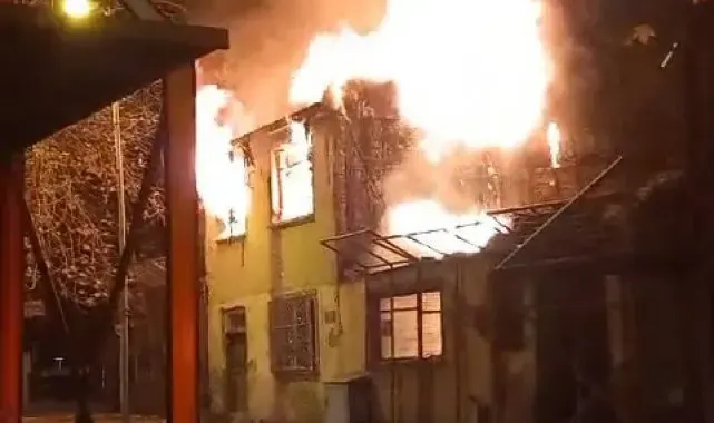 Alevler geceyi aydınlattı