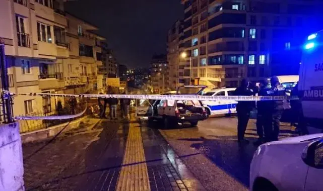 Seyir halindeki otomobilde kız arkadaşını tabancayla vurup, intihar etti