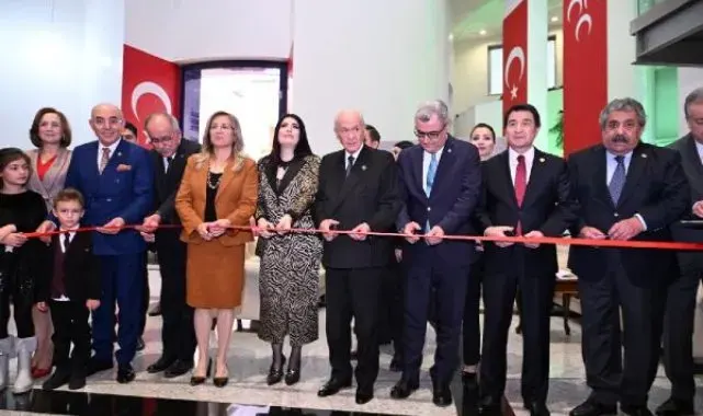 Bahçeli, kara kalem resim sergisine katıldı