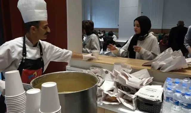 Büyükşehir Belediyesinden öğrencilere ikram