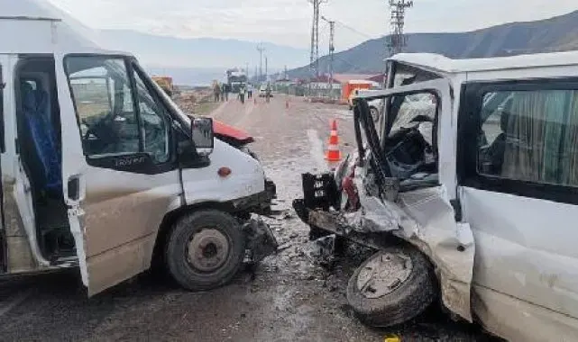 Şırnak'ta minibüsler çarpıştı: 16 yaralı