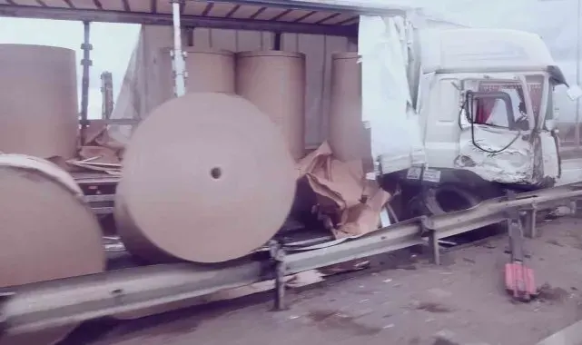 Kontrolden çıkan tır bariyerlere çarptı