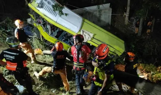 Filipinler'de yolcu otobüsü vadiye uçtu: 17 ölü, 7 yaralı
