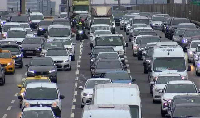 İstanbul'da trafik yoğunluğunda önlenemeyen artış