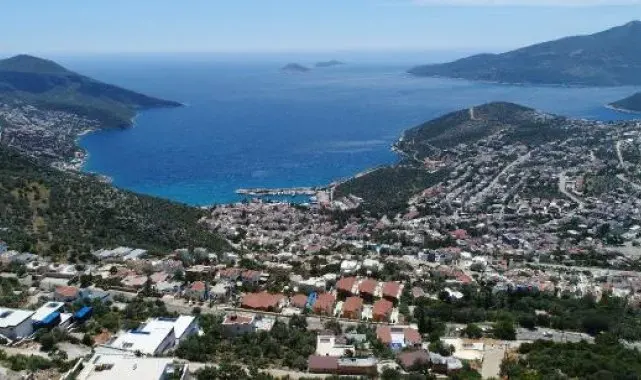 Kaş'ta kaçak yapı yıkım ihalesi 'teklif veren olmadığı için' 8'inci kez iptal edildi