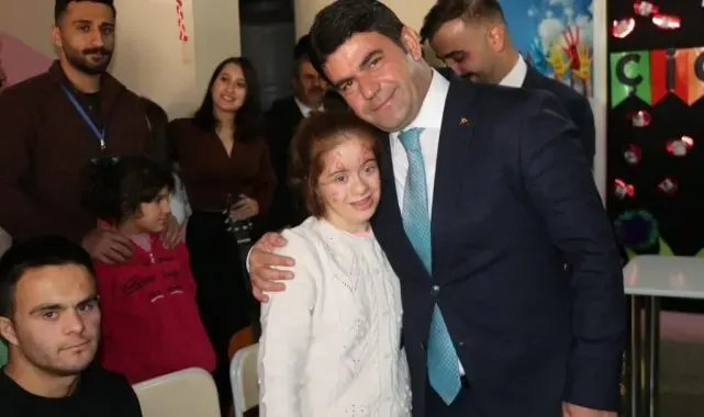 Hakkâri'de "Elimi tutsan engellimi unutsam" etkinliği