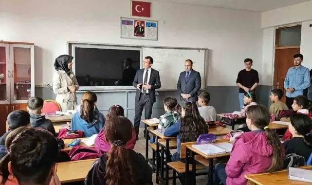 Tutak Kaymakamı Adıbelli, köy okullarını ziyaret etti