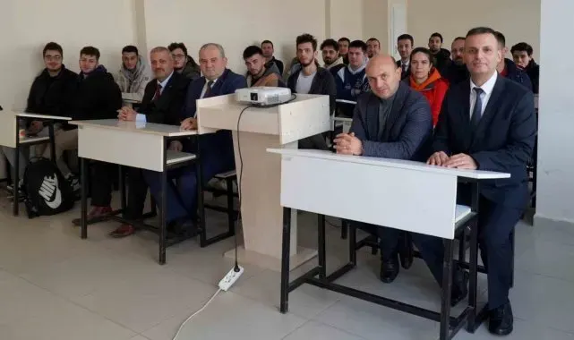 Başkan Oral, Altınova'da derse girerek ilçeyi tanıttı