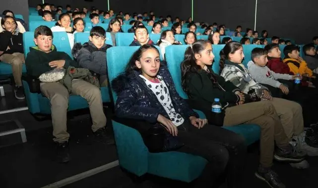 Van Büyükşehir Belediyesi öğrenciler için ücretsiz sinema projesi başlattı