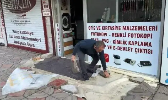 İskenderun'da lodosta cadde ve sokaklara dolan su çekilmeye başladı