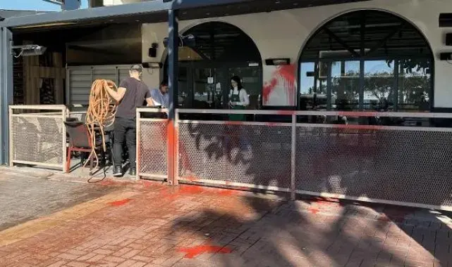 Alanya'da 5 iş yerine kırmızı boyalı saldırı