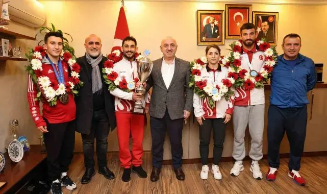 Darıca'nın dünya şampiyonlarına coşkulu karşılama