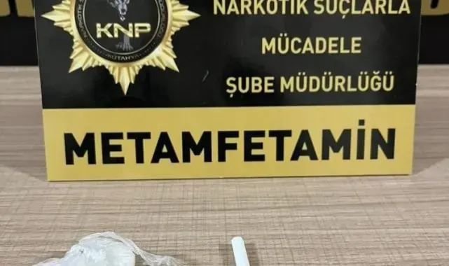 Kütahya'da 3 şüpheli şahsın üzerinde uyuşturucu ele geçirildi