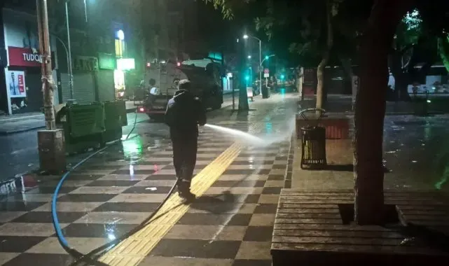 Mersin'de yağış ve fırtına fırtına sonrası temizlik çalışmaları sürüyor