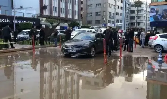 İskenderun'da cadde ve sokaklar su altında kaldı