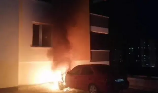 Kırıkkale'de park halindeki otomobil alev alev yandı