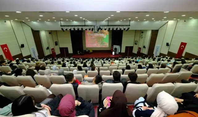 TOGÜ'de öğretmenliğin dünü, bugünü ve yarını paneli düzenlendi