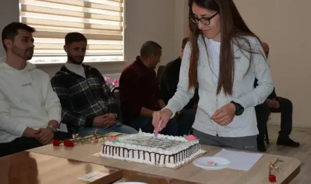24 Kasım'da, Rabia öğretmene doğum günü sürprizi