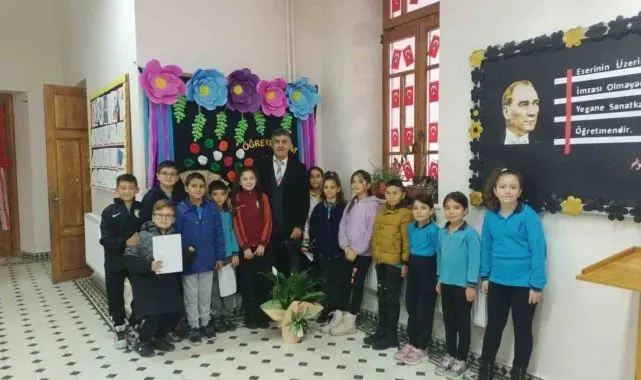 Muğla'da 35 yıllık öğretmene sürpriz karşılama