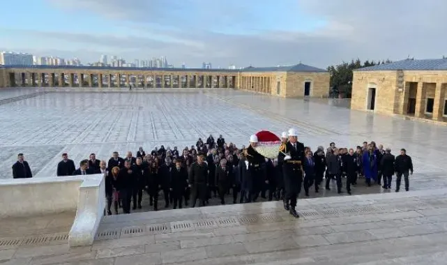 Bakan Tekin ve öğretmenlerden Anıtkabir'e ziyaret