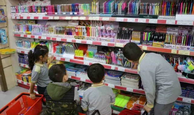 İlkokul öğrencileri ve annelerinden öğretmenlerine unutulmaz hediye