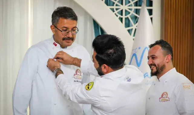 Vali Çelik'e "Şef önlüğü takdim ettiler"