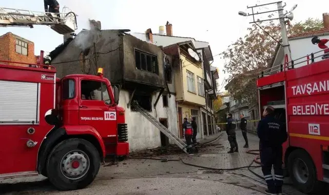 Tavşanlı'da ahşap evde çıkan yangında 1 kişi öldü