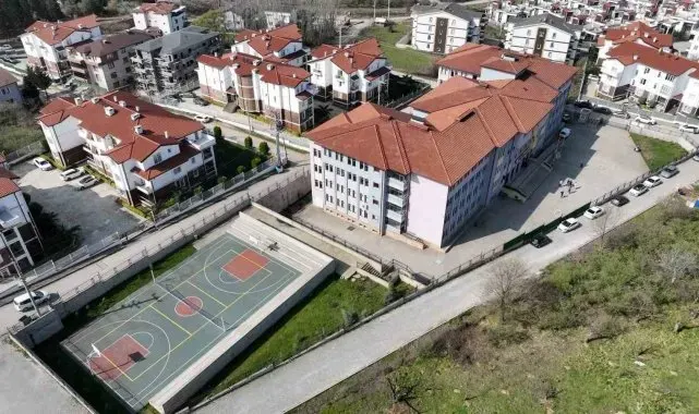 Gölcük'te yenilenmeyen okul kalmıyor