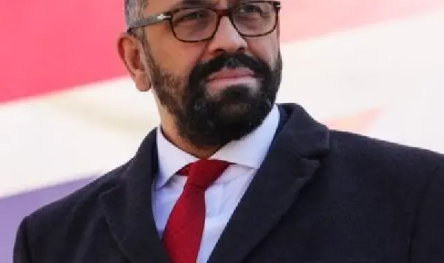 İngiltere'nin yeni İçişleri Bakanı James Cleverly oldu
