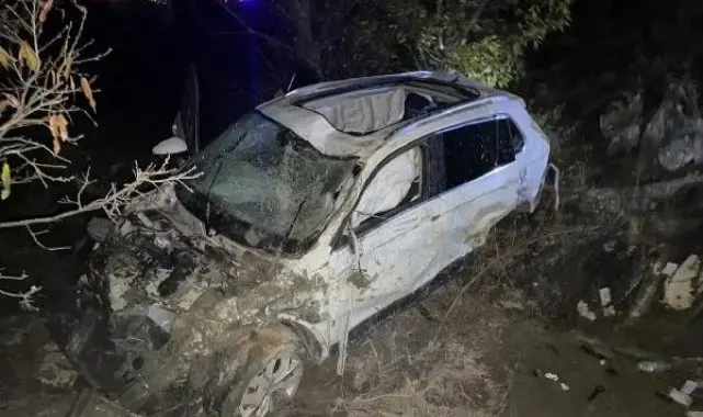 Tunceli'de 80 metrelik uçuruma yuvarlanan cipteki 5 kişi yaralandı