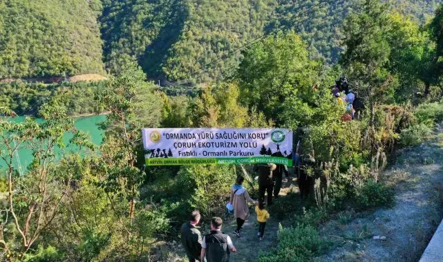 Artvin'de Cumhuriyetin 100. yıl etkinlikleri kapsamında doğa yürüyüşü düzenlendi